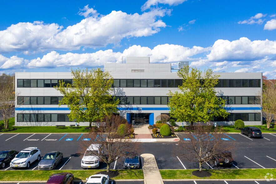 100-250 Century Pky, Mount Laurel, NJ à louer - Photo de l’immeuble – Image 2 sur 18