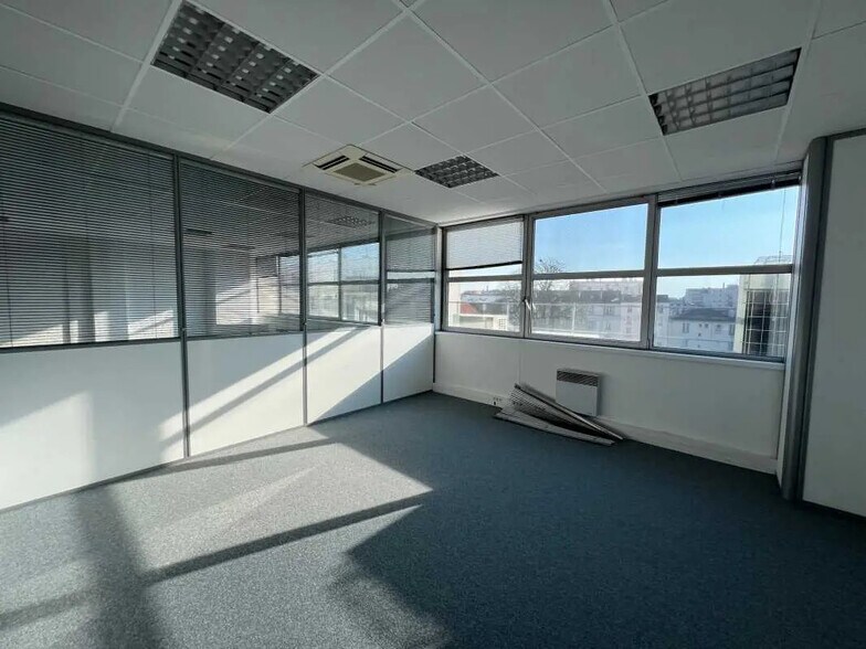 Bureau dans Alfortville à louer - Photo de l’immeuble – Image 2 sur 4