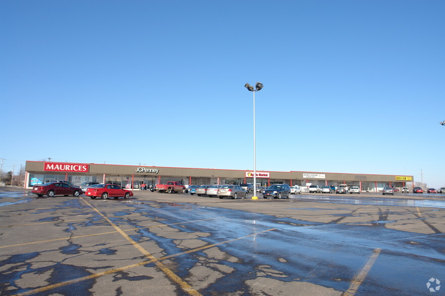 1906 E 9th Ave, Winfield, KS à louer - Photo principale – Image 1 sur 1
