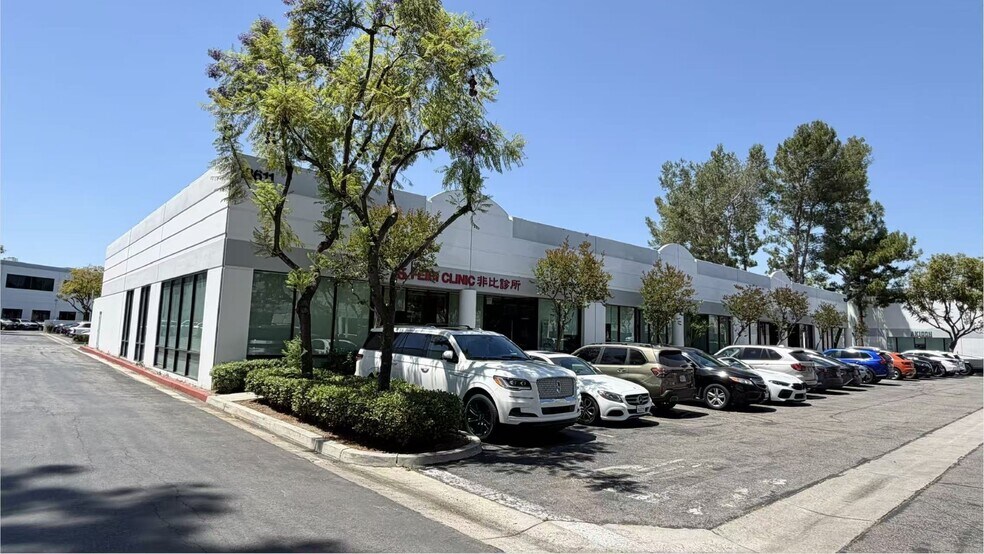18611 Gale Ave, City of Industry, CA à louer - Photo de l’immeuble – Image 2 sur 15