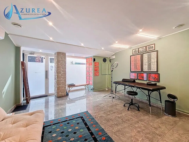 Plus de détails pour Local commercial à louer