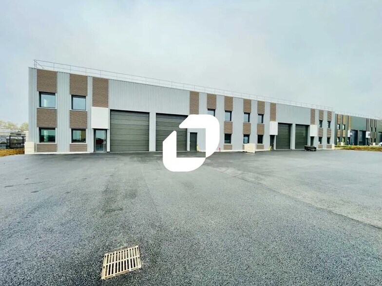 Local d'activités dans Villefranche-sur-Saône à vendre - Photo de l’immeuble – Image 1 sur 18