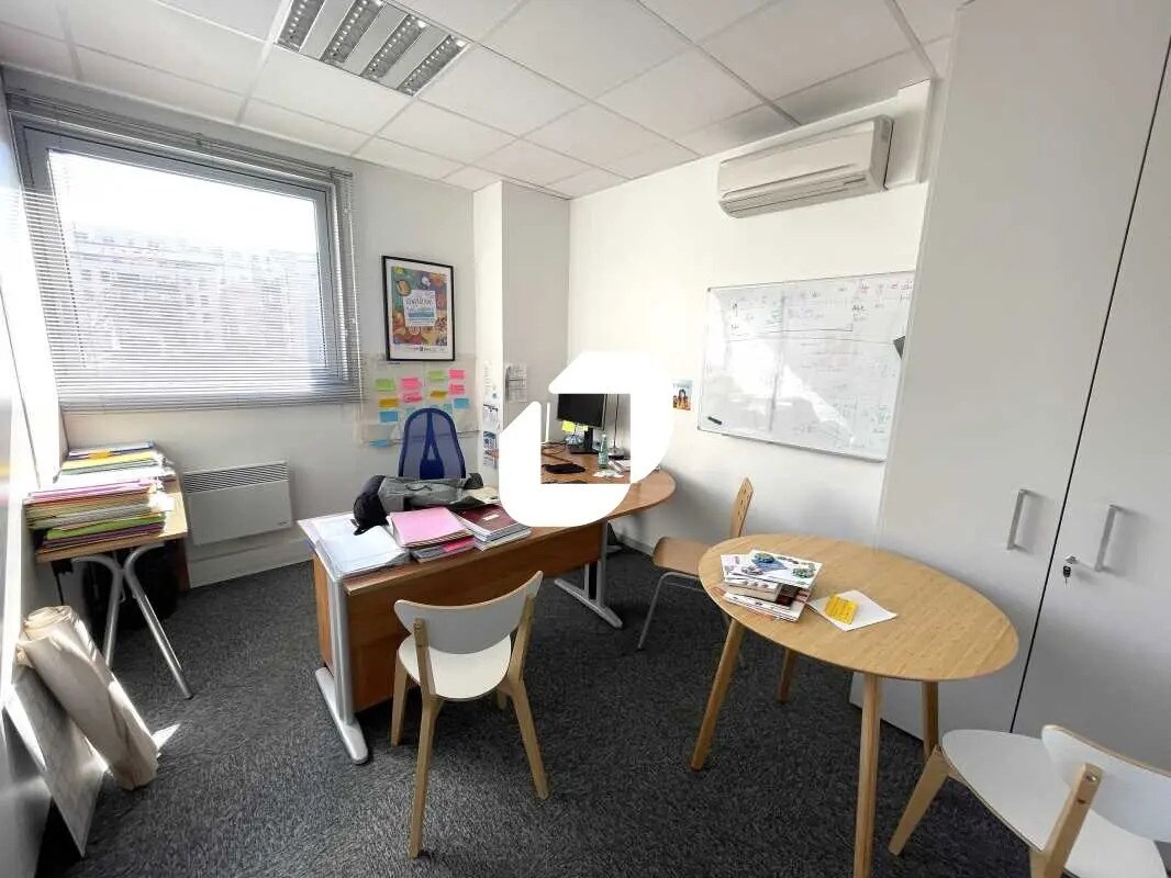 13-17 Rue Jean Bourgey, Villeurbanne à louer Photo de l’immeuble– Image 1 sur 11