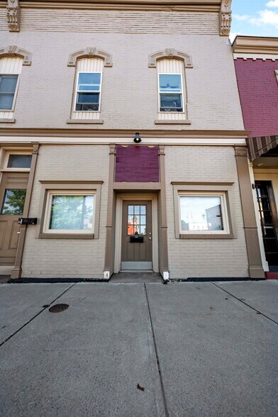 21 Public Sq, Holley, NY à louer - Photo de l’immeuble – Image 1 sur 8