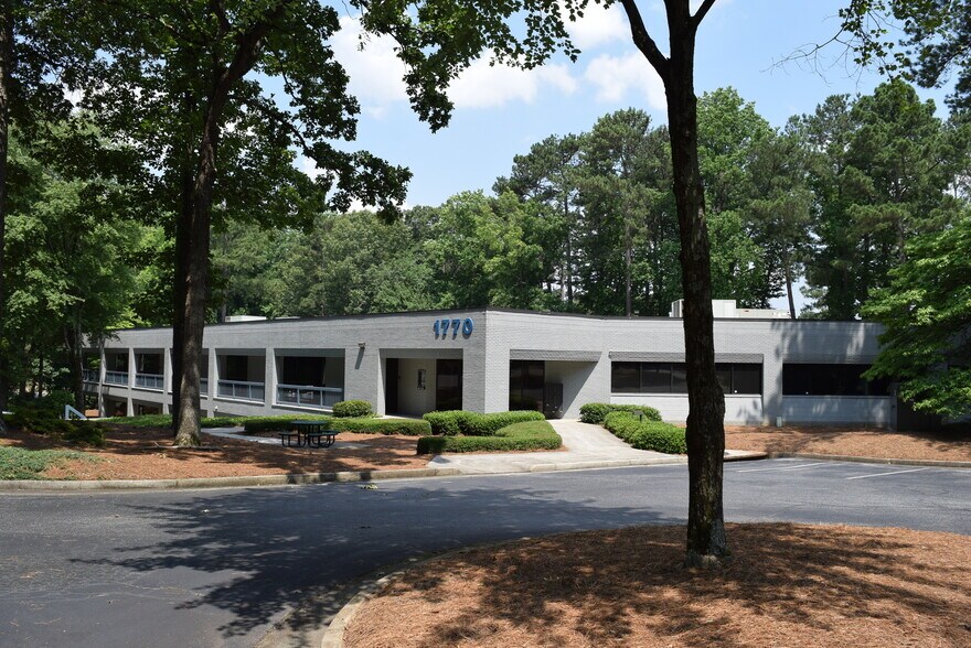1770 The Exchange SE, Atlanta, GA à vendre - Photo de l’immeuble – Image 3 sur 11