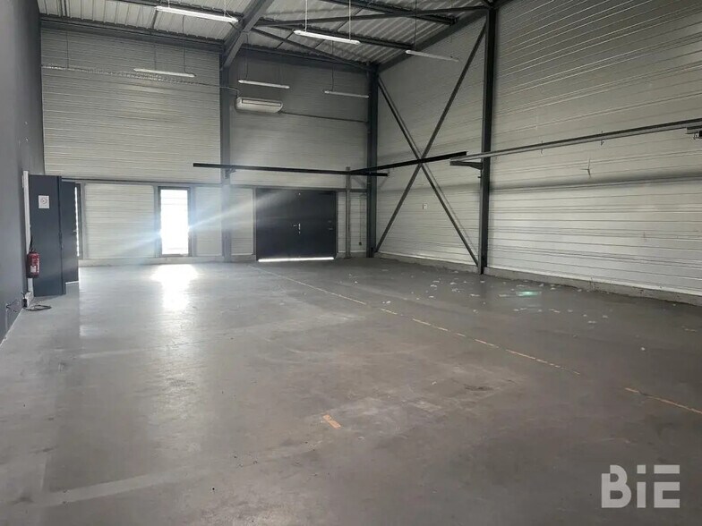 Local d’activités dans Mérignac à louer - Photo intérieure – Image 2 sur 8