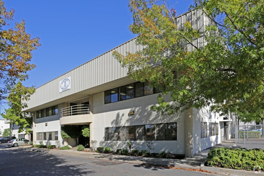 7515 Reese Rd, Sacramento, CA à louer - Photo principale – Image 1 sur 4