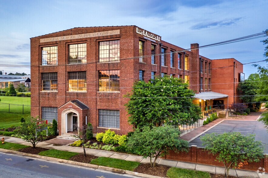 1023 W Morehead St, Charlotte, NC à louer - Photo principale – Image 1 sur 8