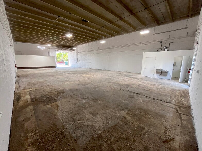 1401-1423 NW 23rd St, Miami, FL à louer - Photo de l’immeuble – Image 2 sur 2