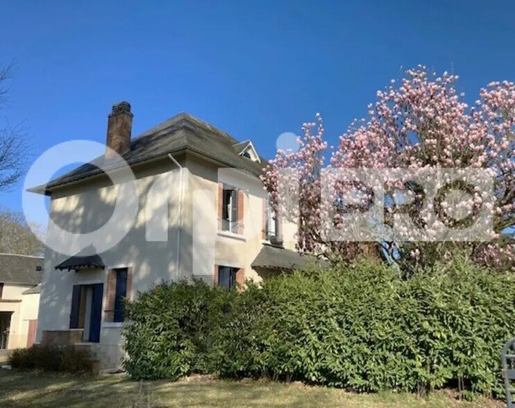 Bureau dans La Ferté-Saint-Cyr à vendre - Photo de l’immeuble – Image 2 sur 8