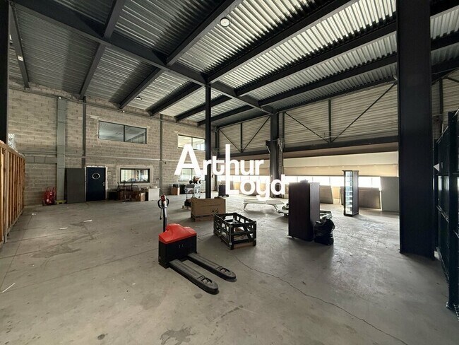 Plus de détails pour 407 Avenue Laurent Barbero, Fréjus - Local d'activités à louer