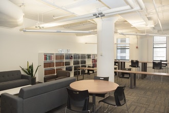 325 N LaSalle St, Chicago, IL à louer Photo intérieure– Image 2 sur 4