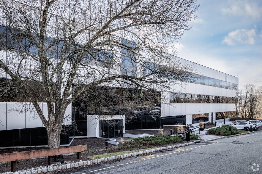 325 Columbia Tpke, Florham Park, NJ à louer - Photo de l’immeuble – Image 1 sur 5