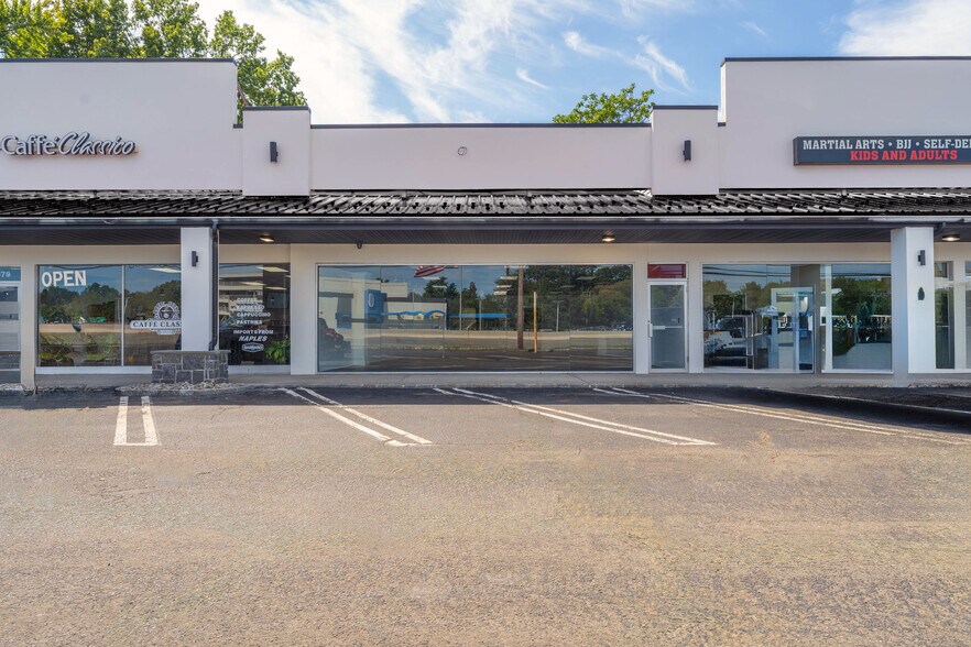 679-717 State Rt 23, Pompton Plains, NJ à louer - Photo de l’immeuble – Image 1 sur 16