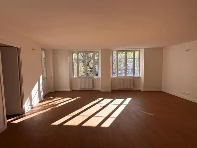 Plus de détails pour 8 Place Sainte-Opportune, Paris - Bureau à louer