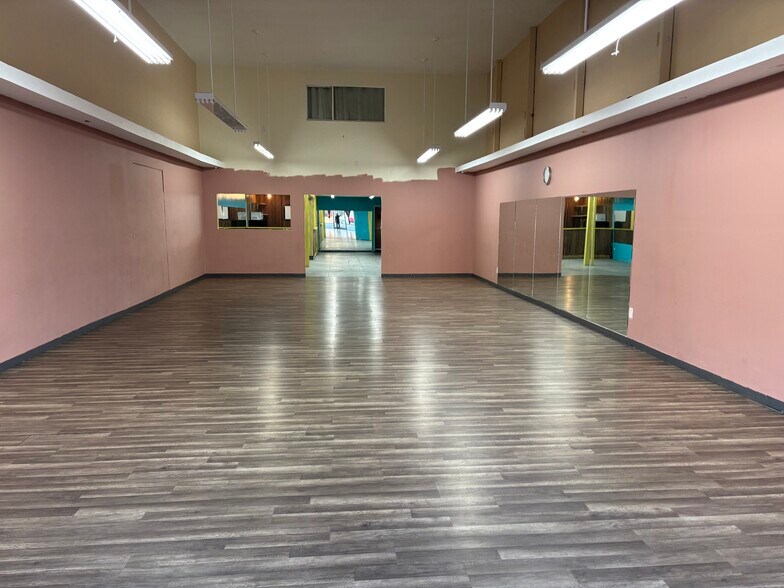 5536-5542 Santa Monica Blvd, Los Angeles, CA à louer - Photo de l’immeuble – Image 1 sur 7