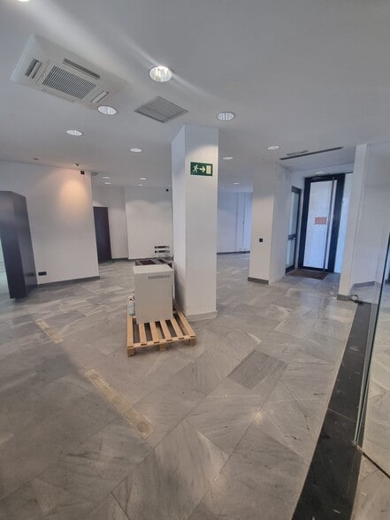 Immeuble residentiel dans Madrid, Madrid à vendre - Photo principale – Image 1 sur 3