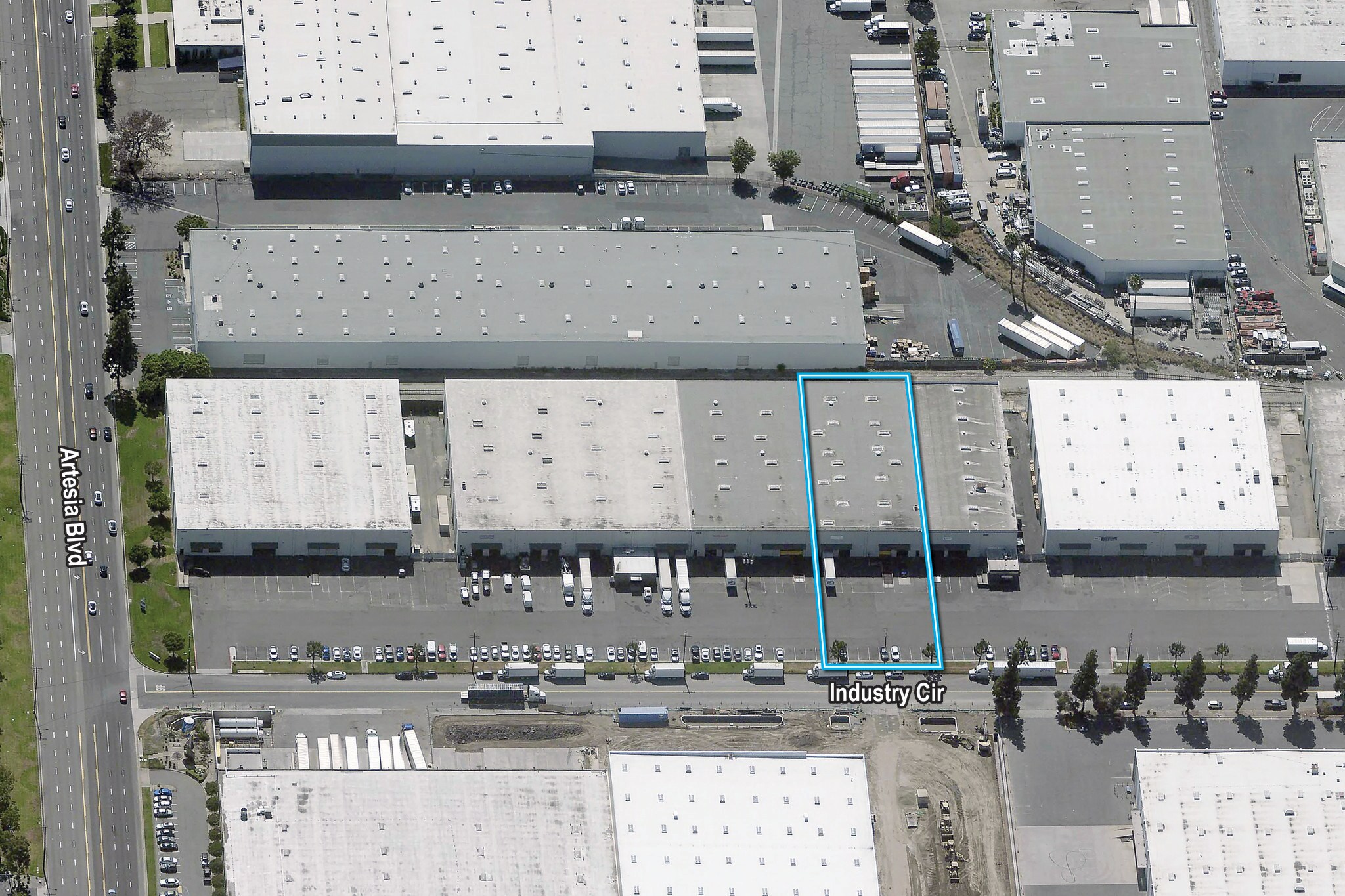 14355-14381 Industry Cir, La Mirada, CA à louer Photo de l’immeuble– Image 1 sur 2