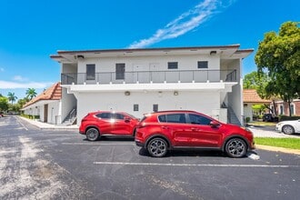 201 N University Dr, Plantation, FL à louer Photo de l’immeuble– Image 2 sur 9