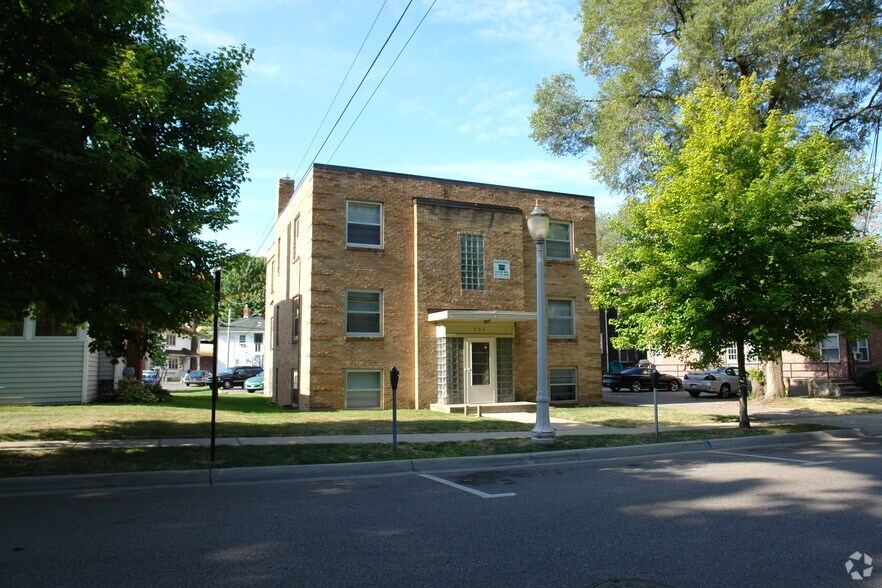 408 Ann St, East Lansing, MI à vendre - Photo principale – Image 1 sur 2