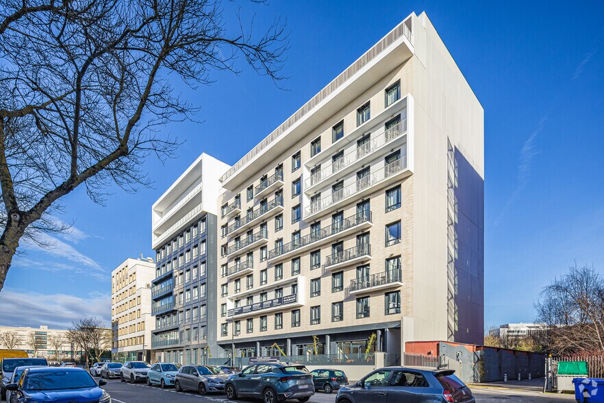 7-9 Rue Stephenson, Montigny-le-Bretonneux à louer - Photo de l’immeuble – Image 2 sur 4