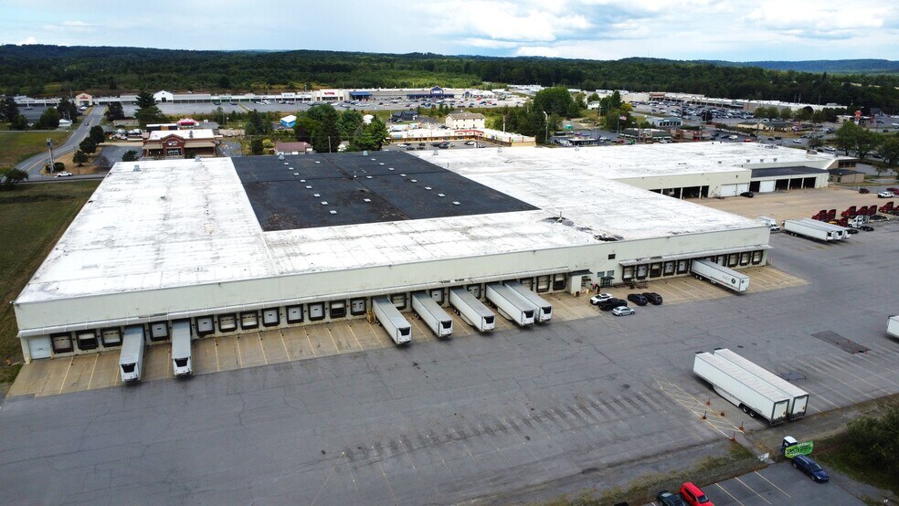 891 Beaver Dr, Du Bois, PA à louer - Photo de l’immeuble – Image 1 sur 8