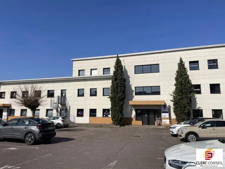 Bureau dans Cléon à louer - Photo de l’immeuble – Image 1 sur 10