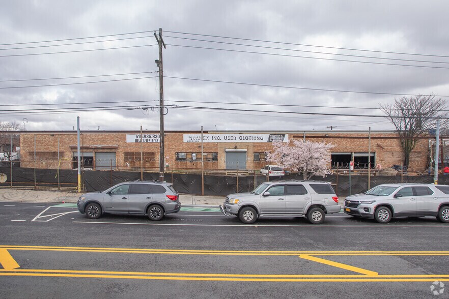 625 Wortman Ave, Brooklyn, NY à vendre - Photo de l’immeuble – Image 3 sur 13