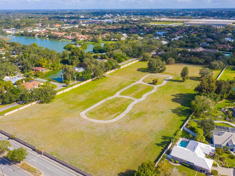 3736 Meridale Rd, Sarasota, FL à vendre - Photo de l’immeuble – Image 2 sur 11