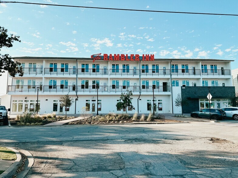 300-380 E. Front Street, Arlington, TX à louer - Photo de l’immeuble – Image 1 sur 2