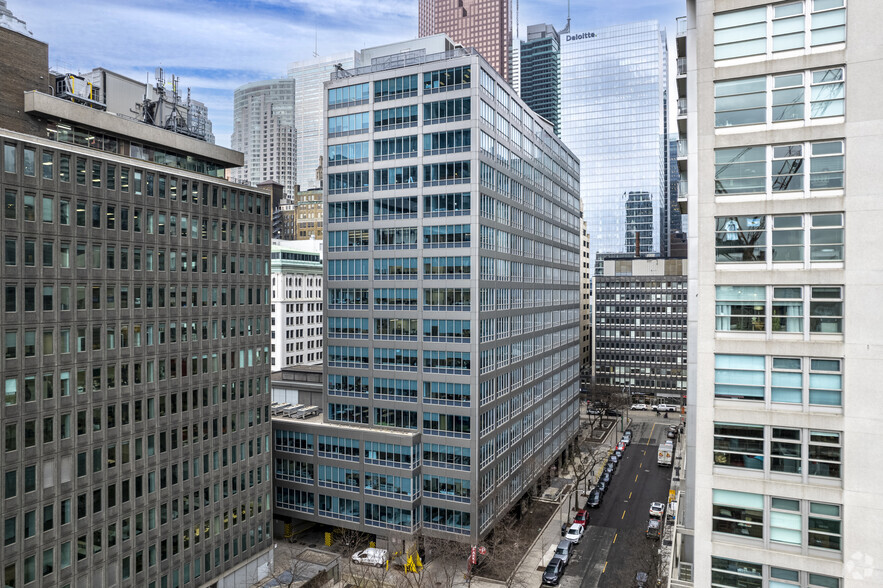 30 Adelaide St E, Toronto, ON à louer - Photo de l’immeuble – Image 2 sur 7