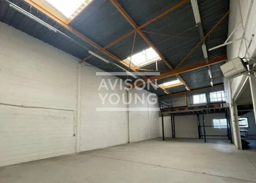Local d’activités dans Wissous à louer - Photo de l’immeuble – Image 2 sur 3