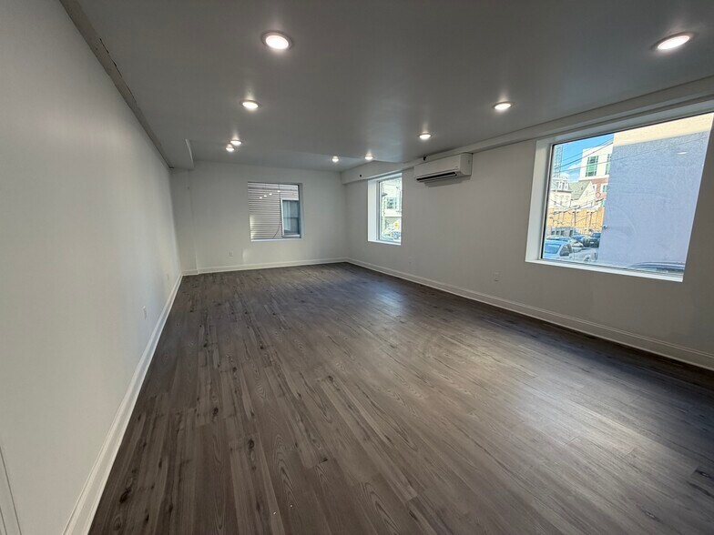 103 Bayard St, New Brunswick, NJ à louer - Photo de l’immeuble – Image 3 sur 5