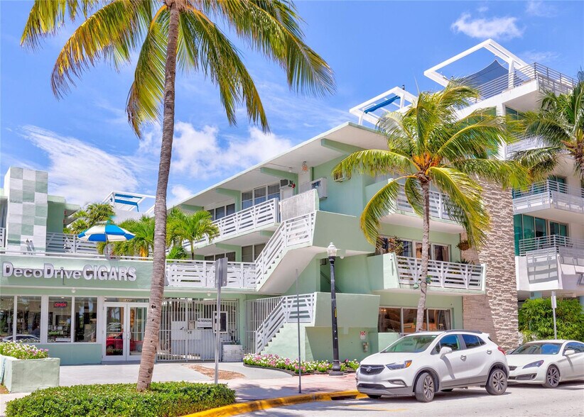 1446 Ocean Drive #1 & 2, Miami Beach, FL à vendre - Photo de l’immeuble – Image 2 sur 22