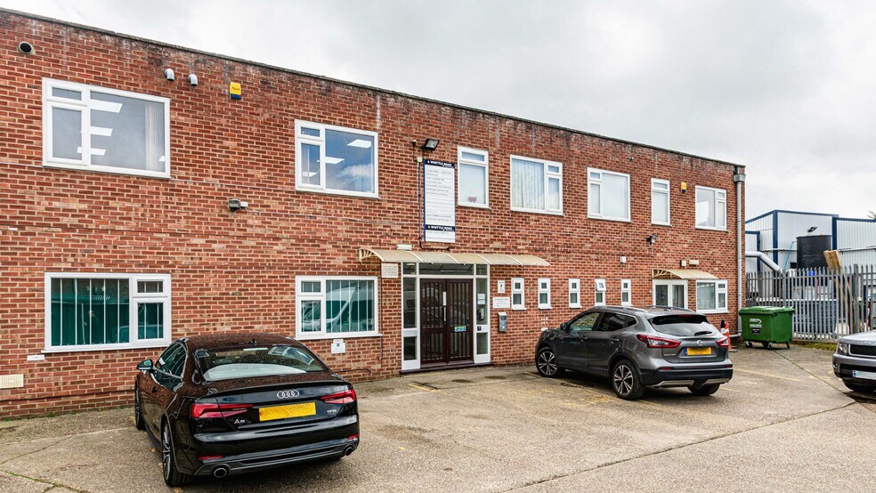 6 Whittle Rd, Wimborne à louer - Photo principale – Image 1 sur 11