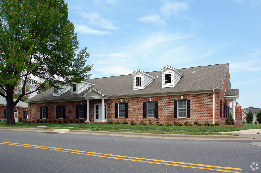 197 Stadium Oaks Dr, Clemmons, NC à louer - Photo principale – Image 1 sur 5