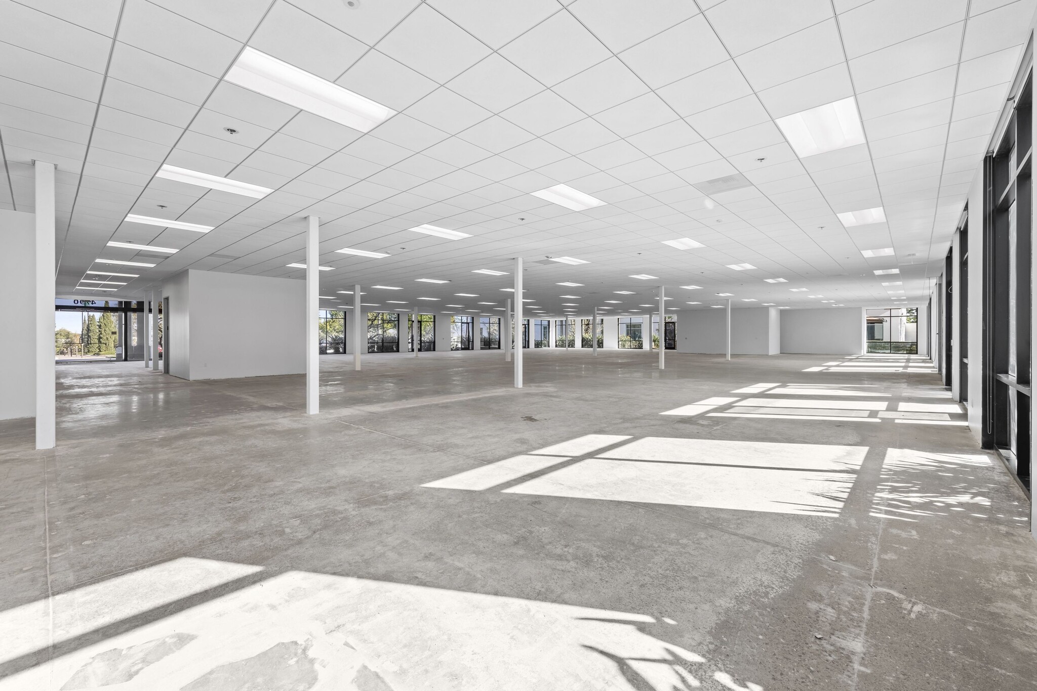 4790 Eastgate Mall, San Diego, CA à louer Photo intérieure– Image 1 sur 6