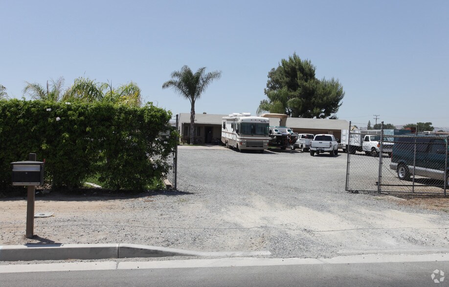 1153 Harley Knox Blvd, Perris, CA à vendre - Photo principale – Image 1 sur 7