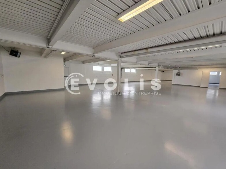 Local d’activités dans Les Ulis à louer - Photo intérieure – Image 3 sur 9