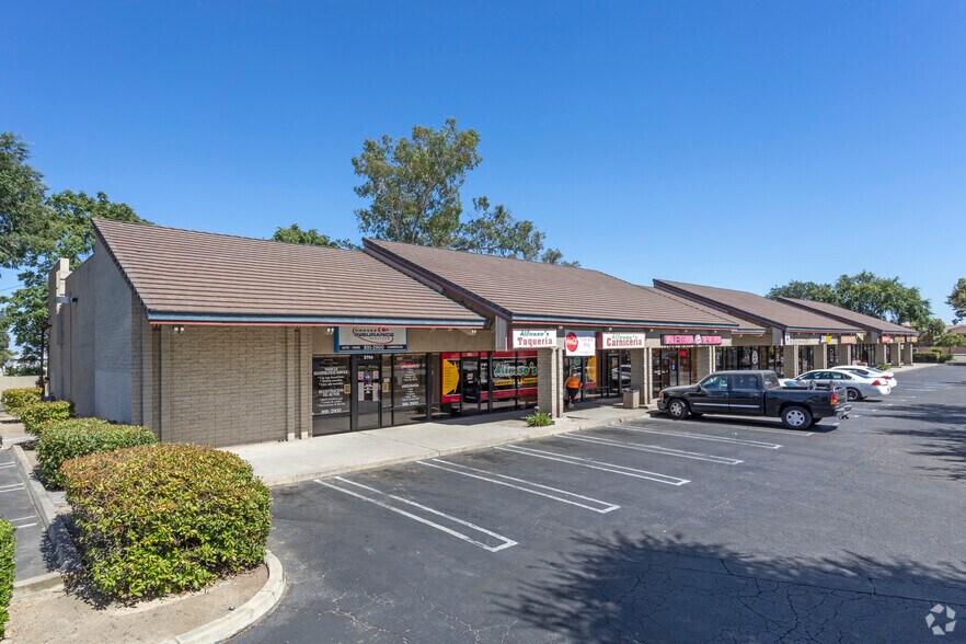 2730-2758 Whitson St, Selma, CA à louer - Photo principale – Image 1 sur 11