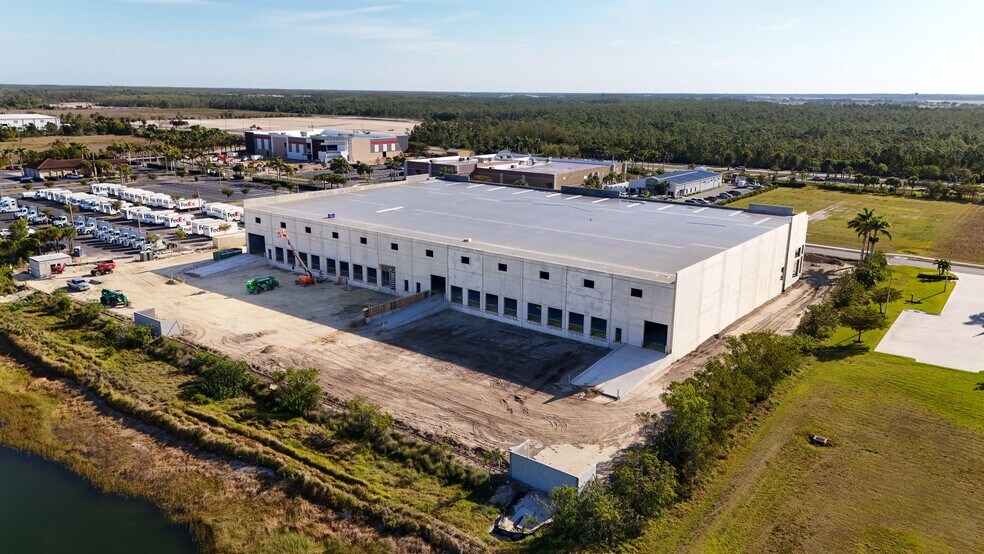 14500 Global Pky, Fort Myers, FL à louer - Photo de la construction – Image 3 sur 6