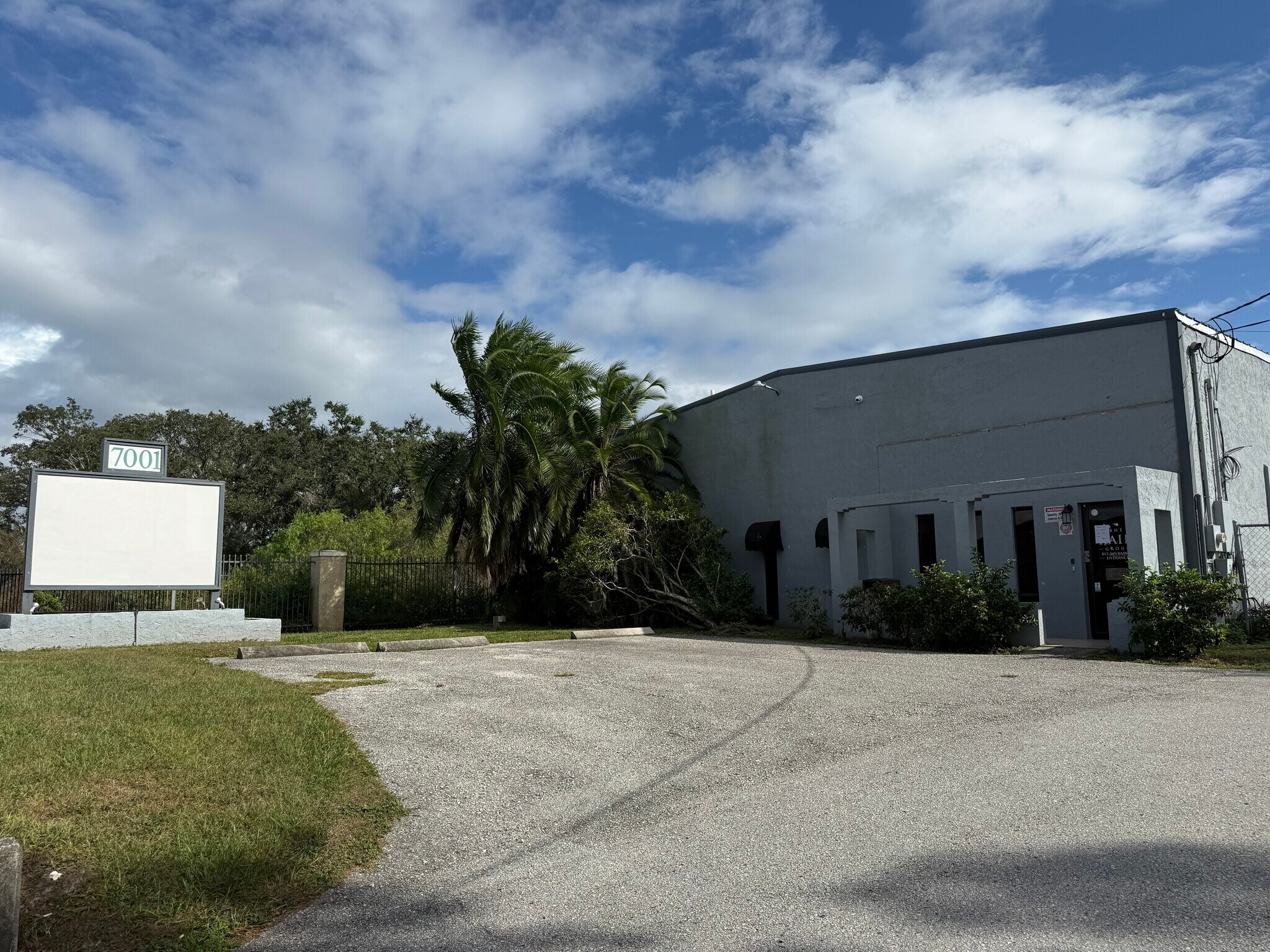 7001 NW Temple Terrace Hwy, Tampa, FL à louer Photo de l’immeuble– Image 1 sur 5