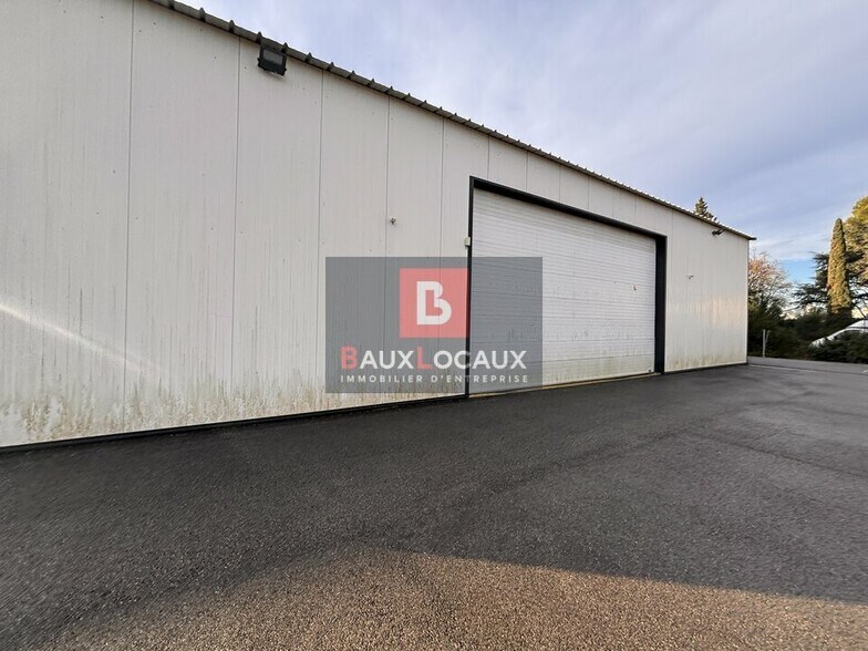 Local d'activités dans Châteaurenard à vendre - Photo de l’immeuble – Image 2 sur 6