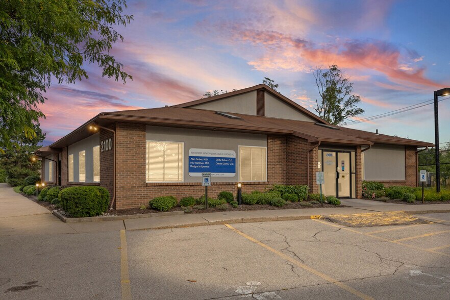 2100 S Clinton Ave, Rochester, NY à vendre - Photo de l’immeuble – Image 2 sur 56