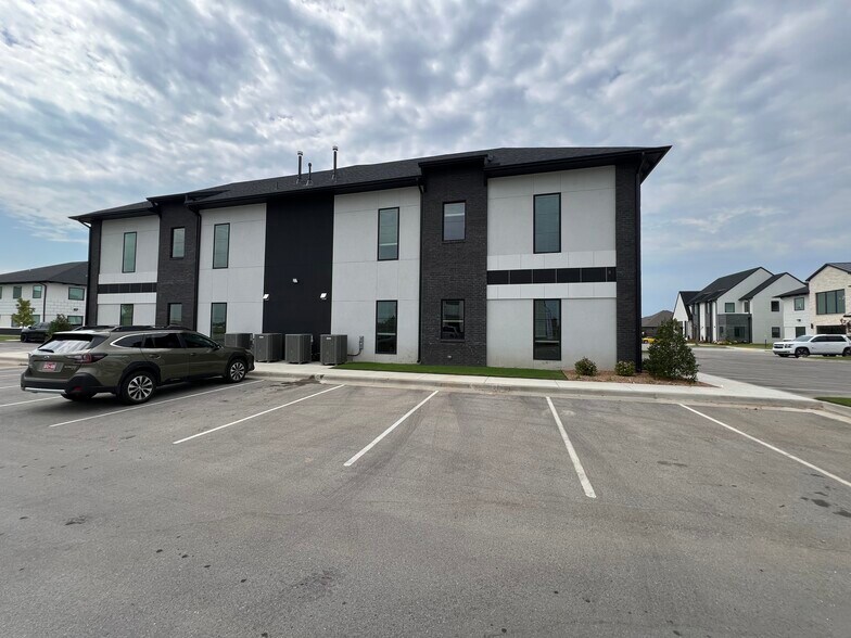 7623 E 126th St S, Bixby, OK à louer - Photo de l’immeuble – Image 2 sur 5