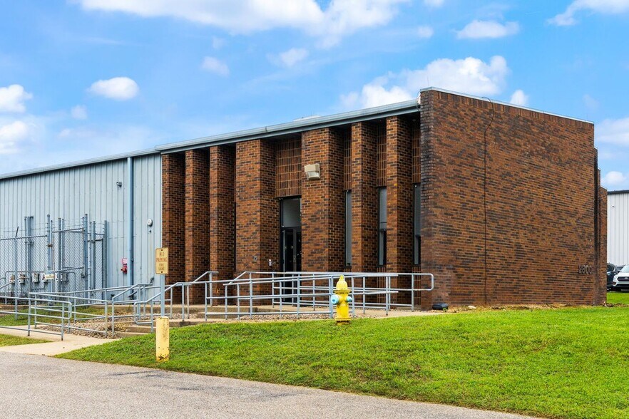 2800 Diode Ln, Louisville, KY à louer - Photo de l’immeuble – Image 2 sur 44