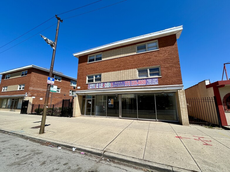 8223 S Exchange Ave, Chicago, IL à louer - Photo de l’immeuble – Image 1 sur 16