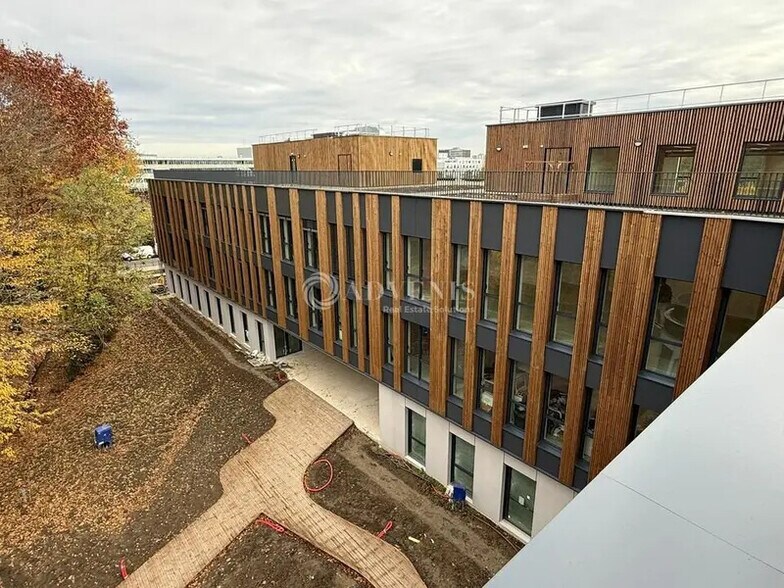 1 Rue Albert Einstein, Champs-sur-Marne à louer - Photo de l’immeuble – Image 2 sur 17
