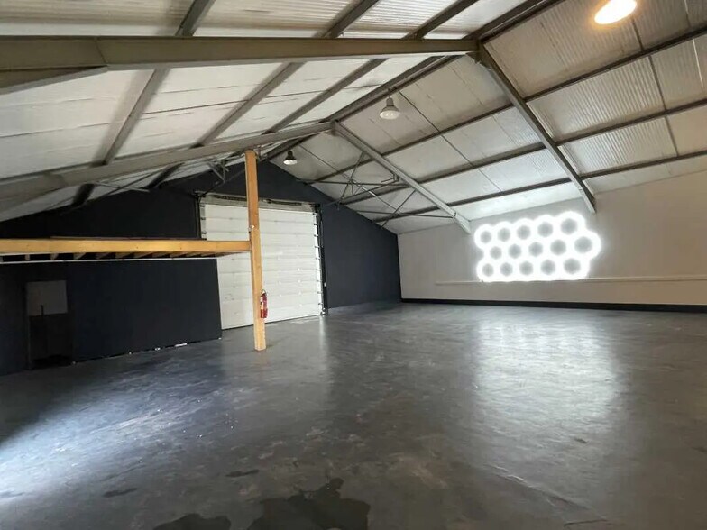 Local d’activités dans Beauvais à louer - Photo de l’immeuble – Image 1 sur 5