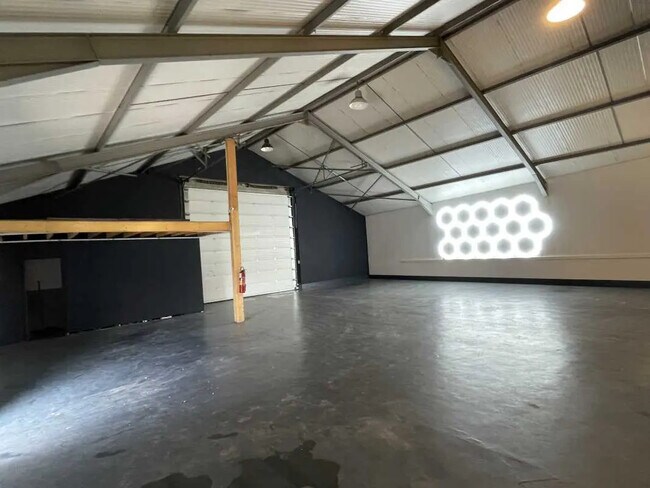 Plus de détails pour Bureau, Local d'activités à louer